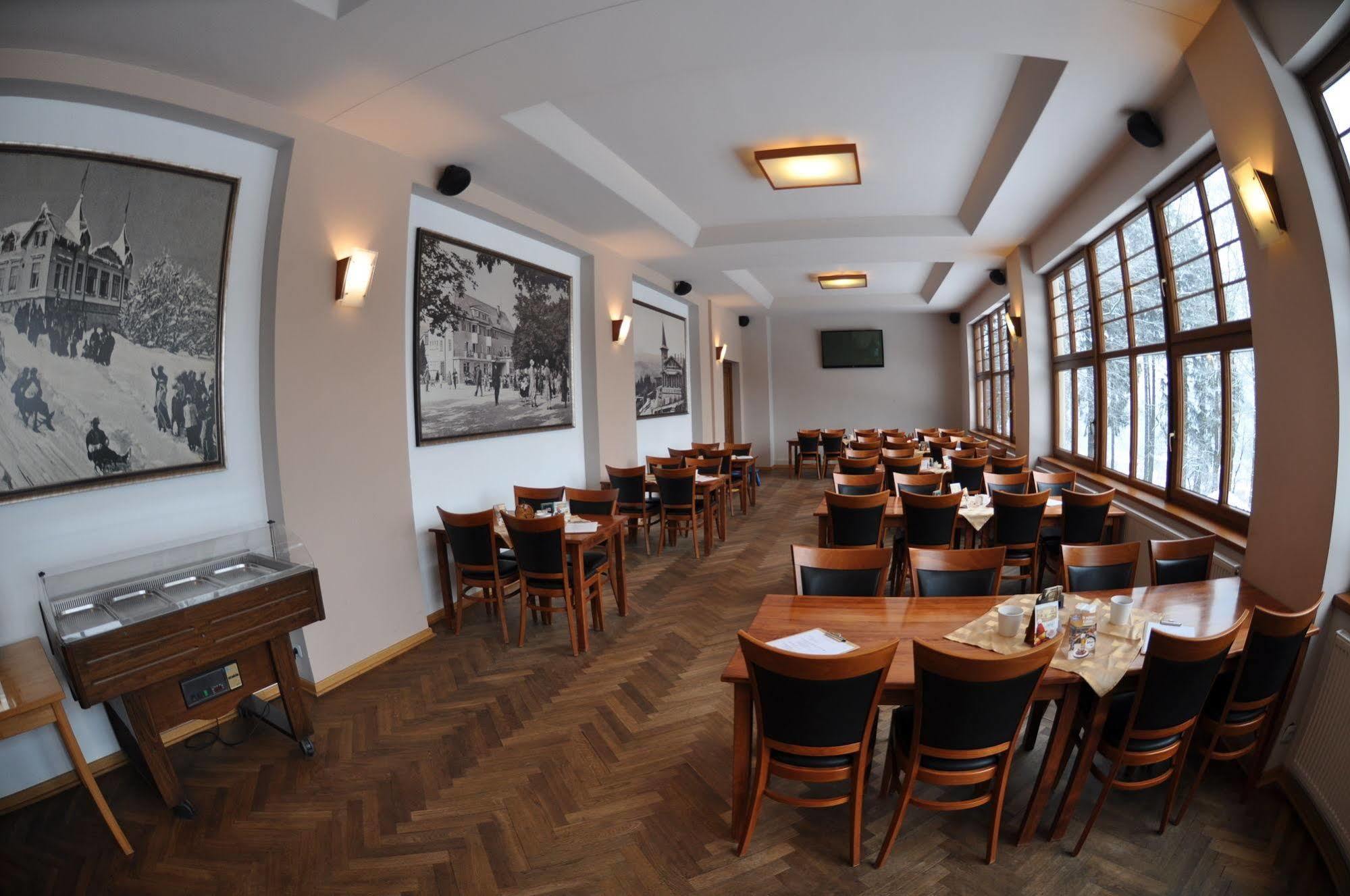 Parkhotel Смржовка Экстерьер фото